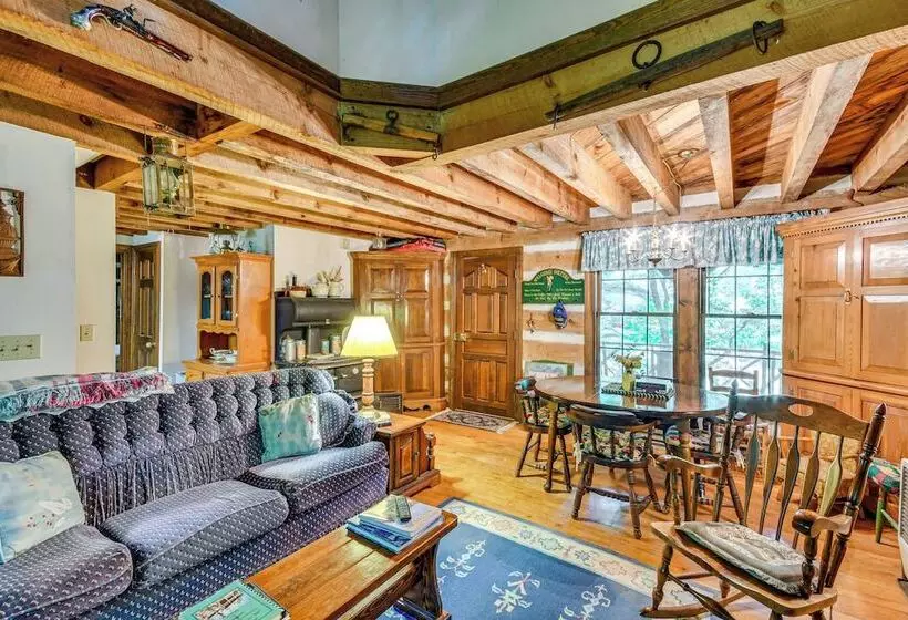 Peaceful Burnsville Cabin By South Toe River!