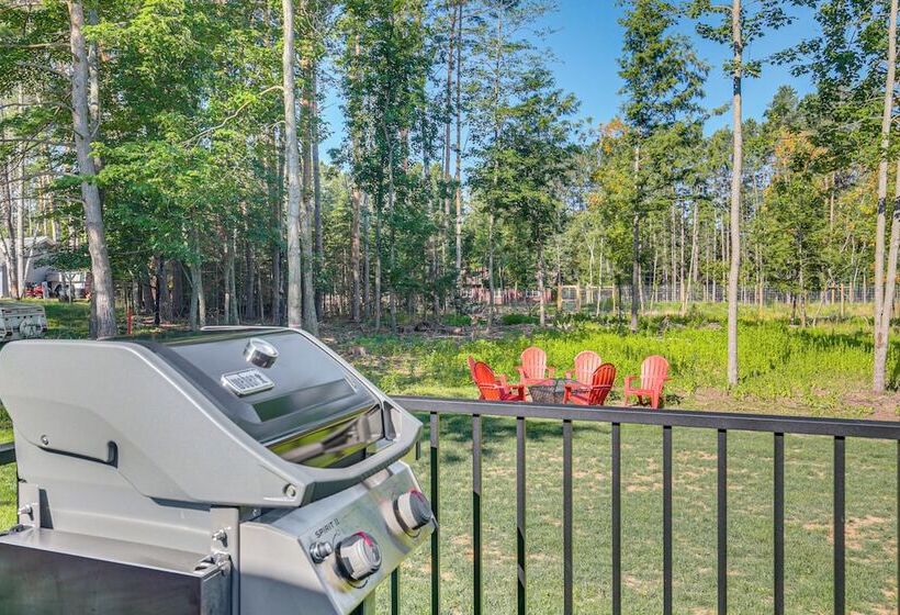 Peaceful Eagle River Cottage W/ Deck, Pets Welcome