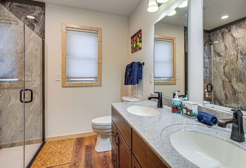 Peaceful Eagle River Cottage W/ Deck, Pets Welcome