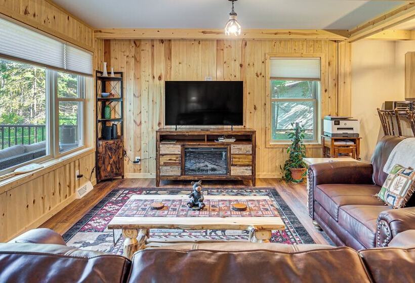 Peaceful Eagle River Cottage W/ Deck, Pets Welcome