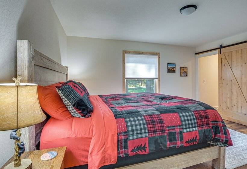 Peaceful Eagle River Cottage W/ Deck, Pets Welcome