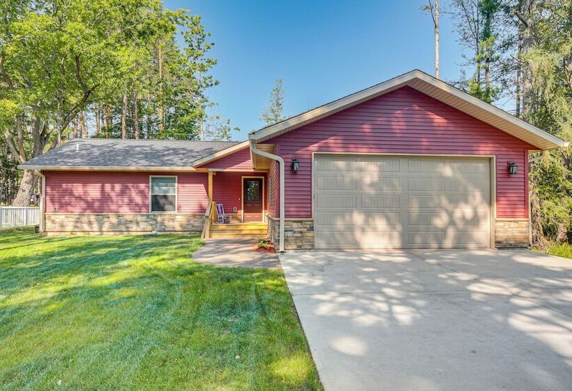 Peaceful Eagle River Cottage W/ Deck, Pets Welcome