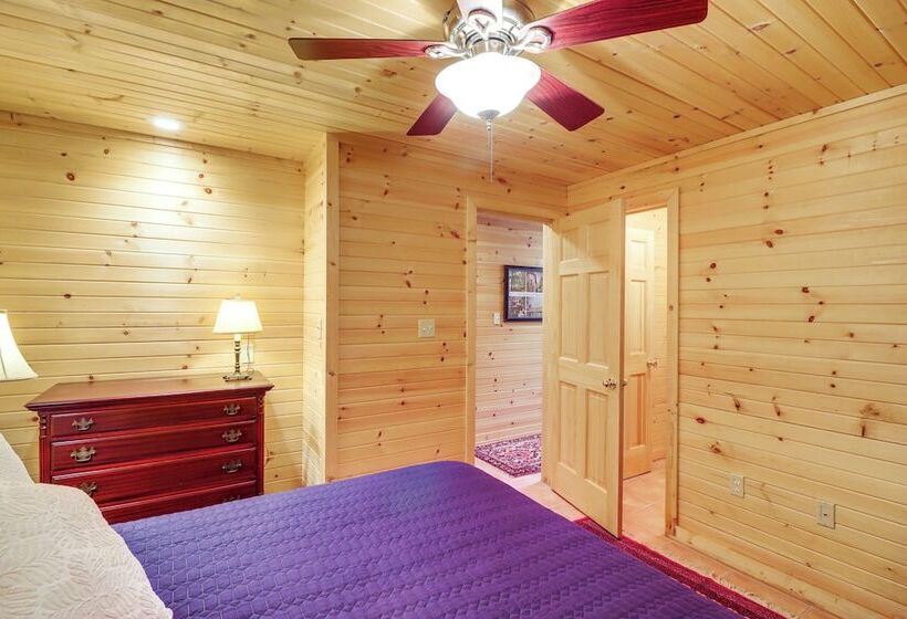 Peaceful Greers Ferry Cabin W/ Deck & Lake View!