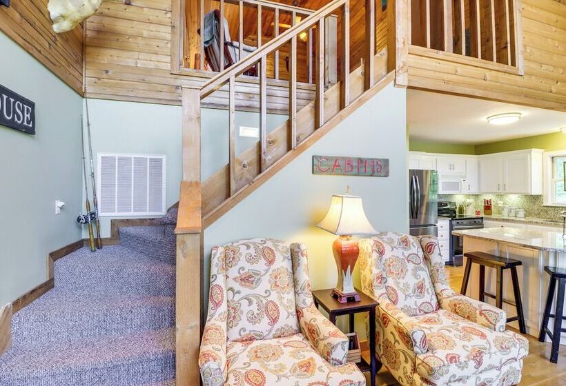 Peaceful Greers Ferry Cabin W/ Deck & Lake View!