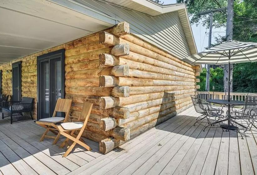 Picturesque Phoenix Vacation Home On Oswego River!