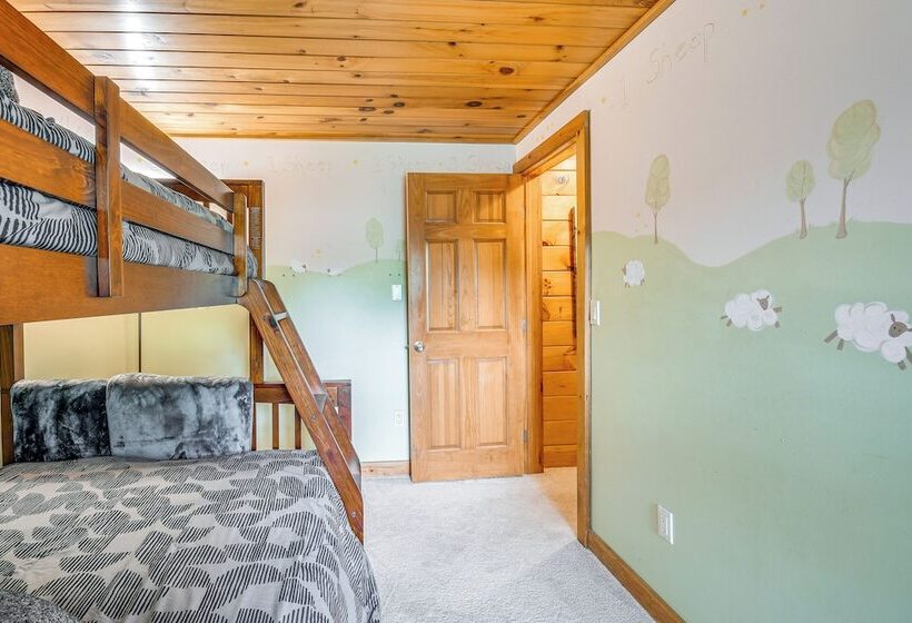 Picturesque Phoenix Vacation Home On Oswego River!