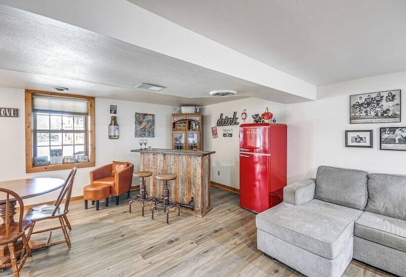 Picturesque Phoenix Vacation Home On Oswego River!