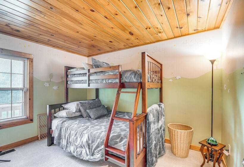 Picturesque Phoenix Vacation Home On Oswego River!