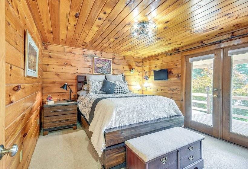 Picturesque Phoenix Vacation Home On Oswego River!