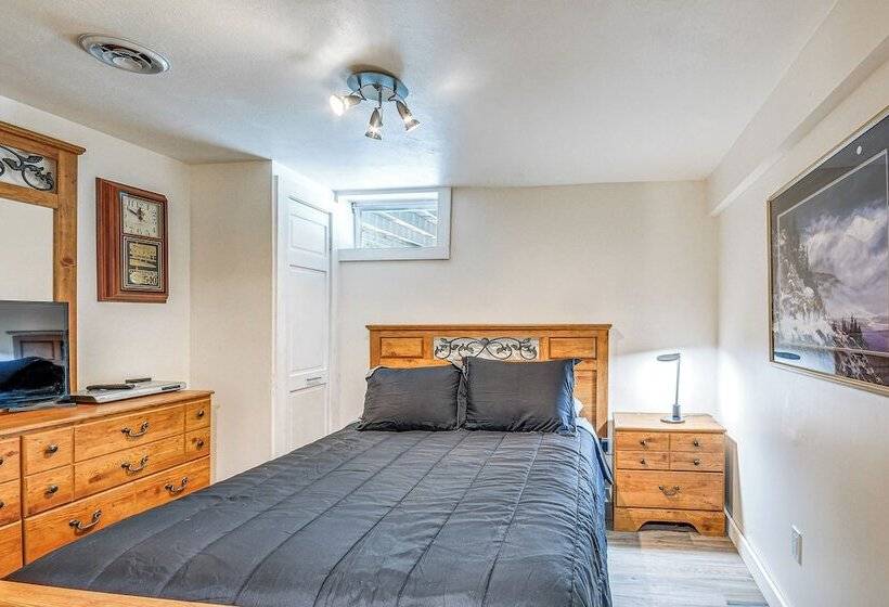 Picturesque Phoenix Vacation Home On Oswego River!