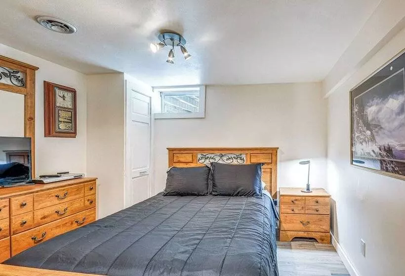 Picturesque Phoenix Vacation Home On Oswego River!