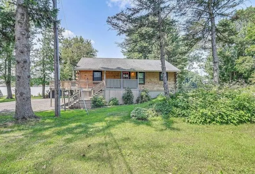 Picturesque Phoenix Vacation Home On Oswego River!