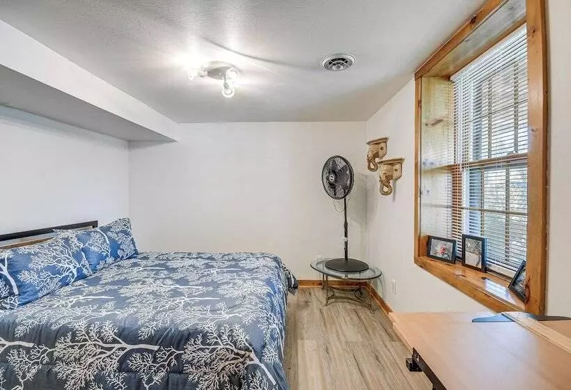 Picturesque Phoenix Vacation Home On Oswego River!