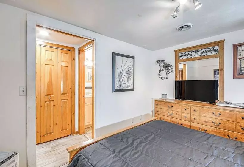 Picturesque Phoenix Vacation Home On Oswego River!