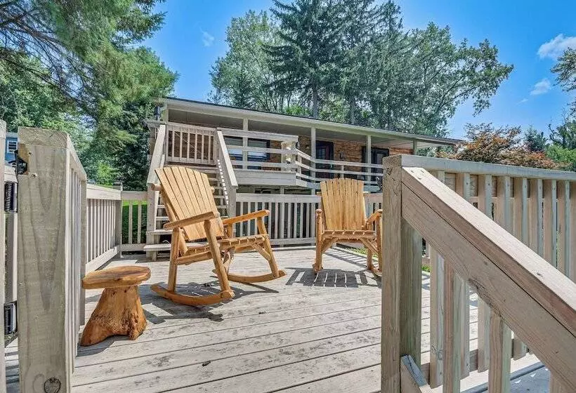 Picturesque Phoenix Vacation Home On Oswego River!