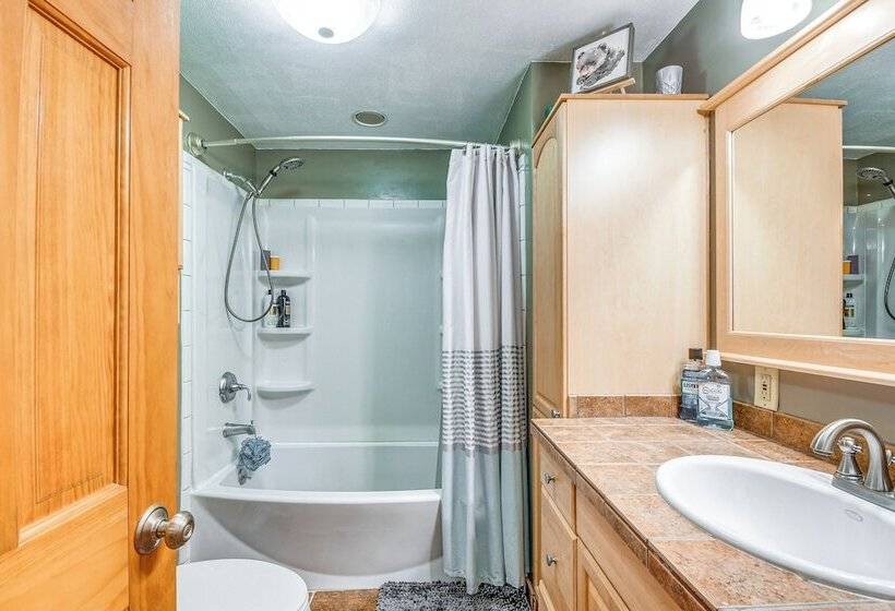 Picturesque Phoenix Vacation Home On Oswego River!