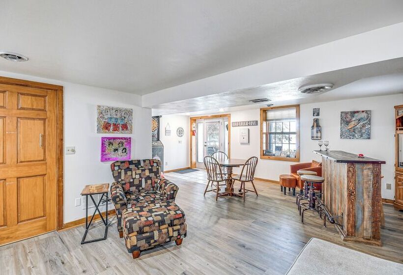 Picturesque Phoenix Vacation Home On Oswego River!