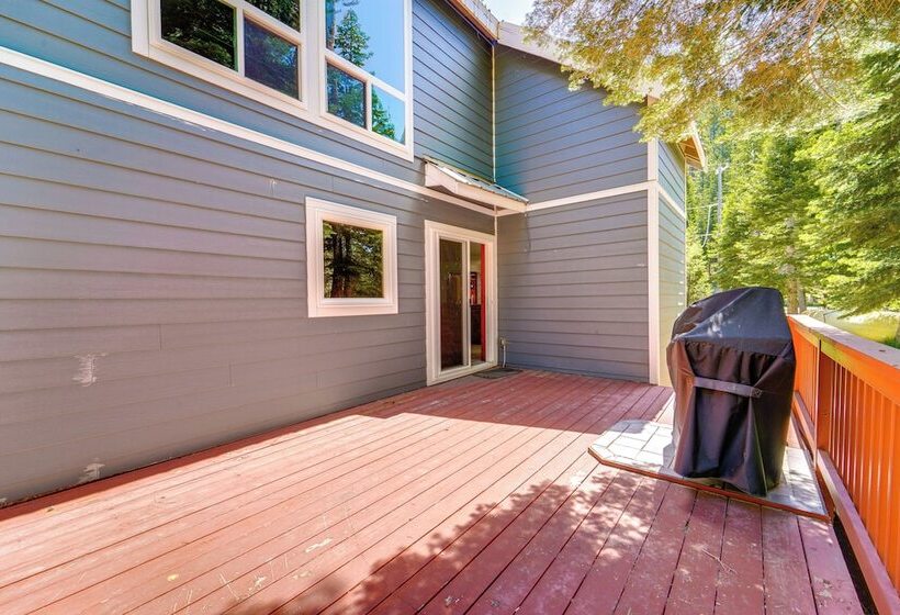 Riverfront Truckee Home < 7 Mi To Lake & Skiing!