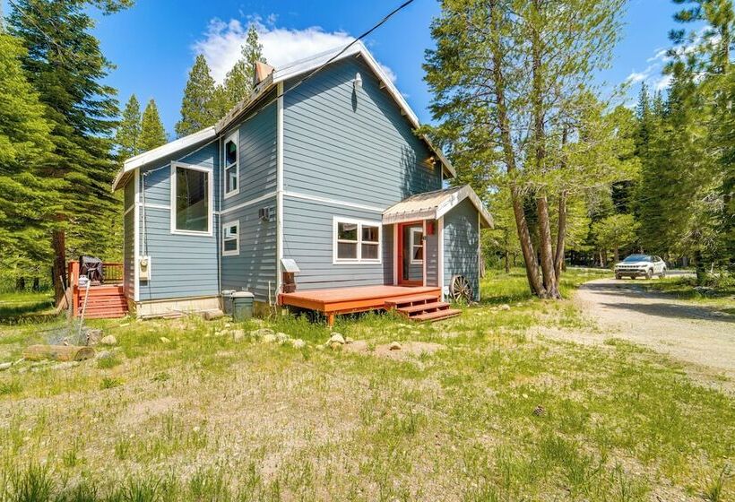 Riverfront Truckee Home < 7 Mi To Lake & Skiing!