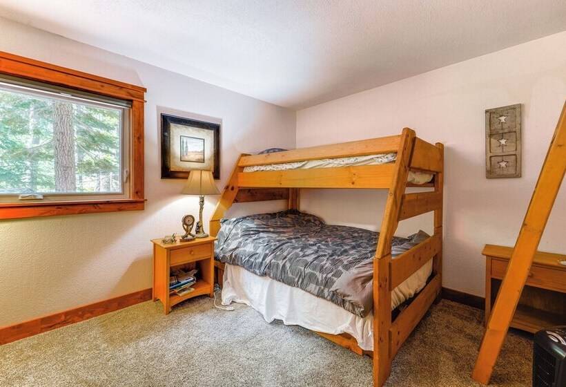 Riverfront Truckee Home < 7 Mi To Lake & Skiing!