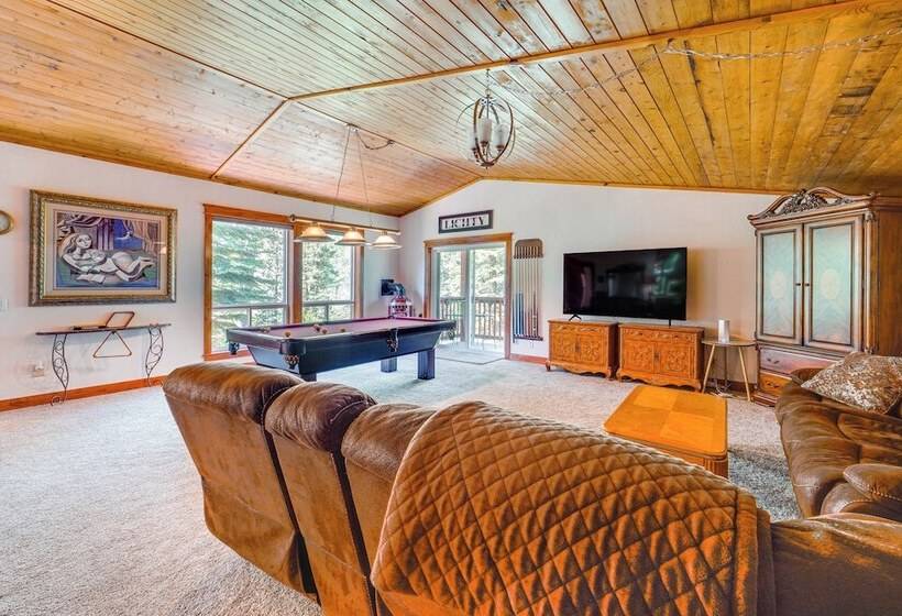 Riverfront Truckee Home < 7 Mi To Lake & Skiing!