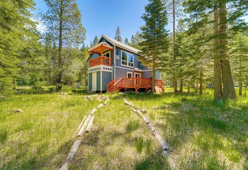 Riverfront Truckee Home < 7 Mi To Lake & Skiing!
