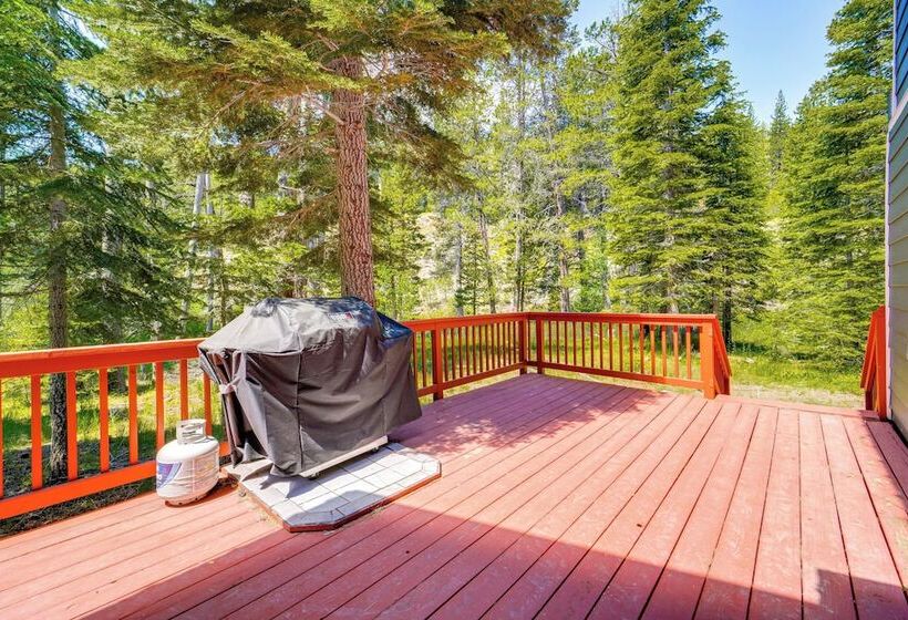 Riverfront Truckee Home < 7 Mi To Lake & Skiing!