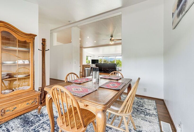 Serene Home W/ On Site Pond & Decks In Chiloquin!