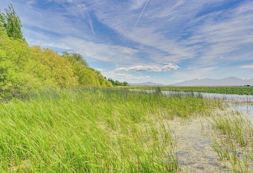 Serene Home W/ On Site Pond & Decks In Chiloquin!
