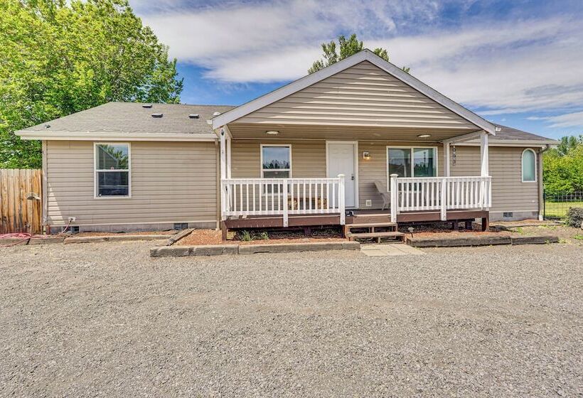 Serene Home W/ On Site Pond & Decks In Chiloquin!