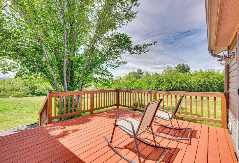 Serene Home W/ On Site Pond & Decks In Chiloquin!