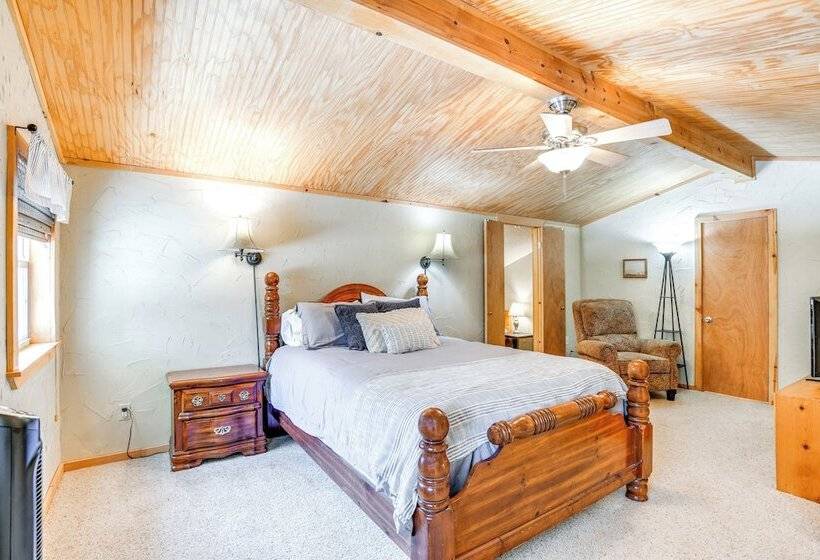 Sweetwater Lake House W/ Covered Patio!