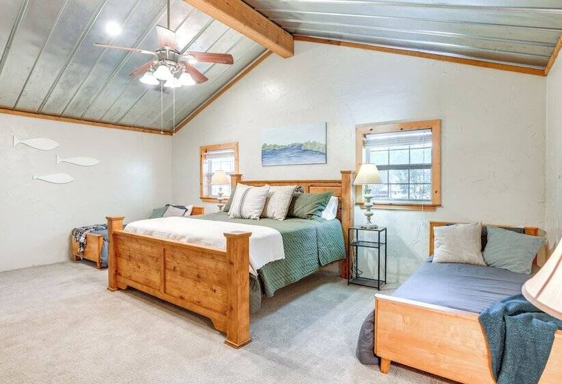 Sweetwater Lake House W/ Covered Patio!