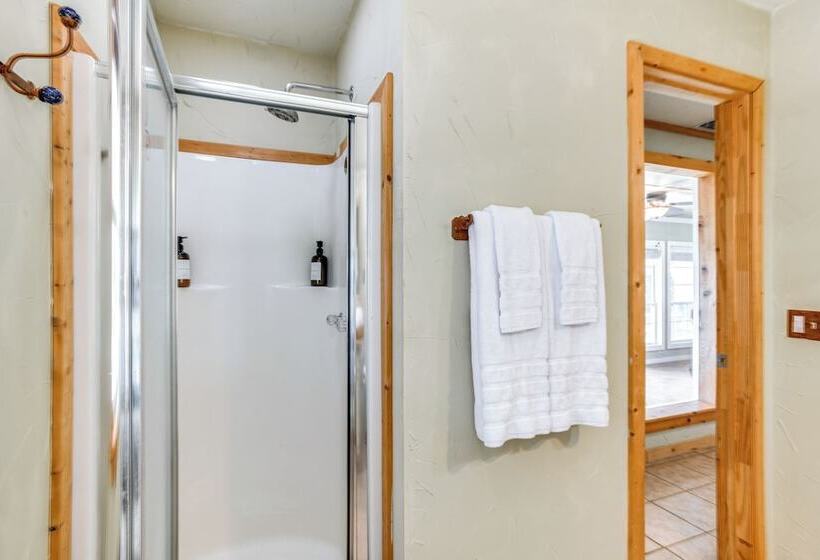 Sweetwater Lake House W/ Covered Patio!