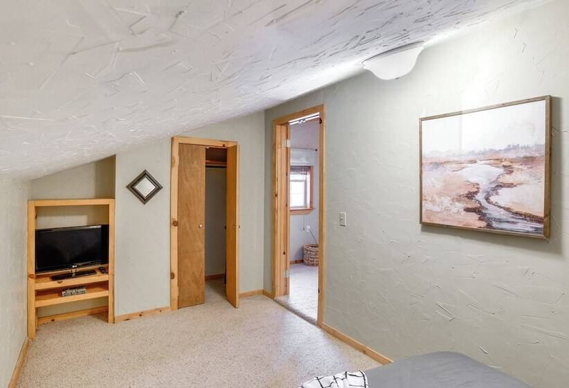 Sweetwater Lake House W/ Covered Patio!