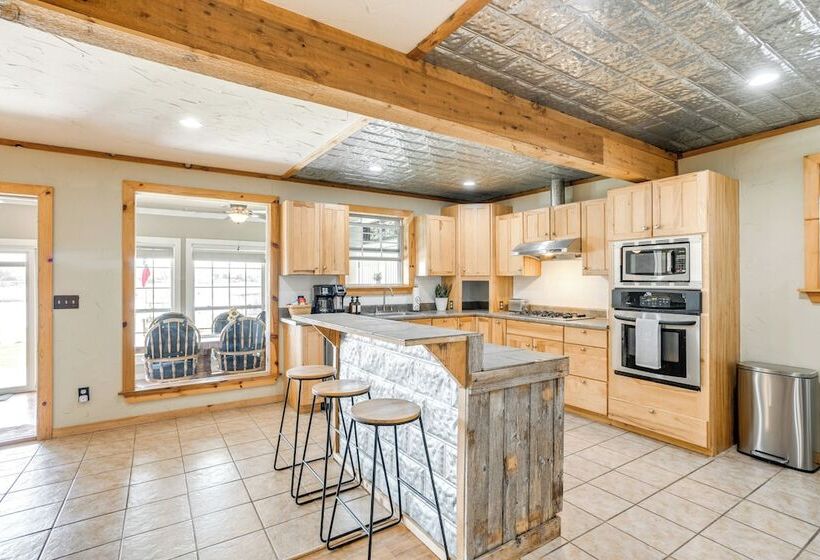 Sweetwater Lake House W/ Covered Patio!