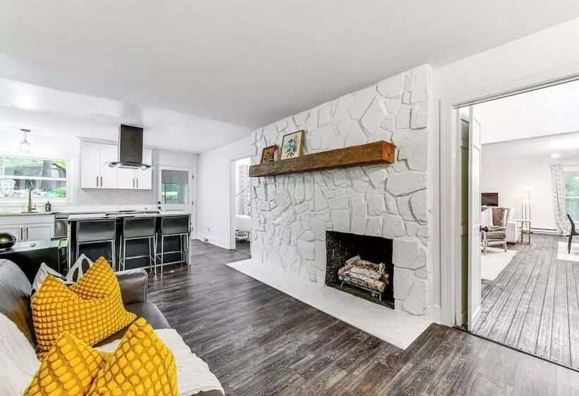 Woodsy Concord Retreat ~ 11 Mi To Nascar!