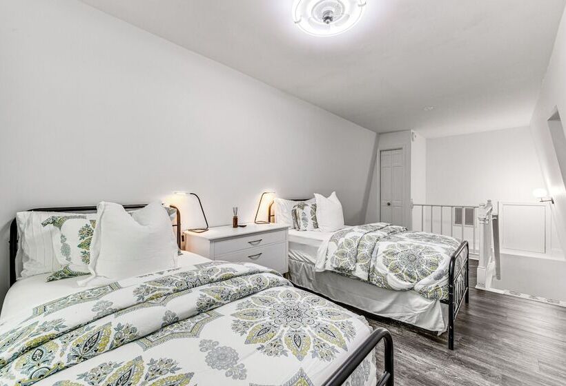 Woodsy Concord Retreat ~ 11 Mi To Nascar!