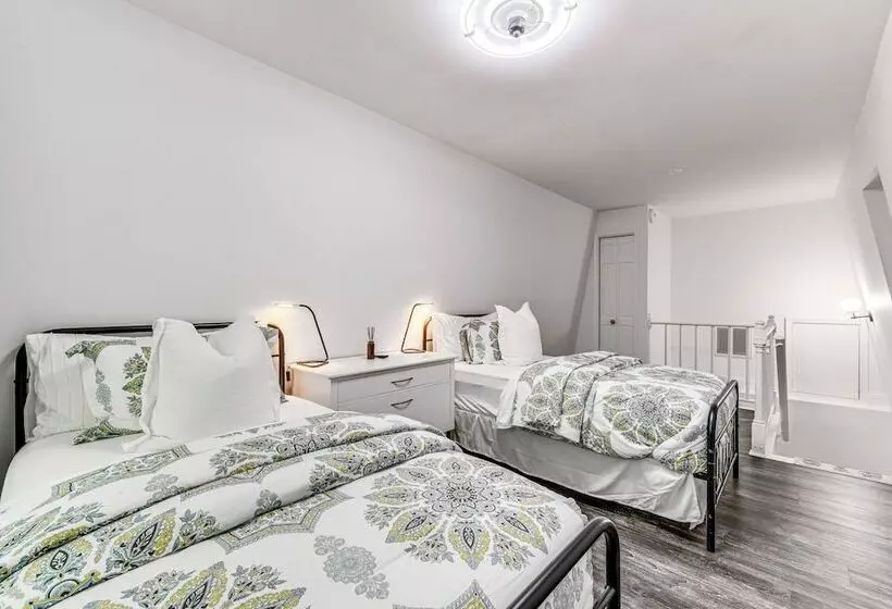 Woodsy Concord Retreat ~ 11 Mi To Nascar!