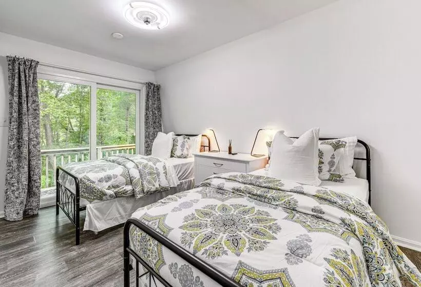 Woodsy Concord Retreat ~ 11 Mi To Nascar!