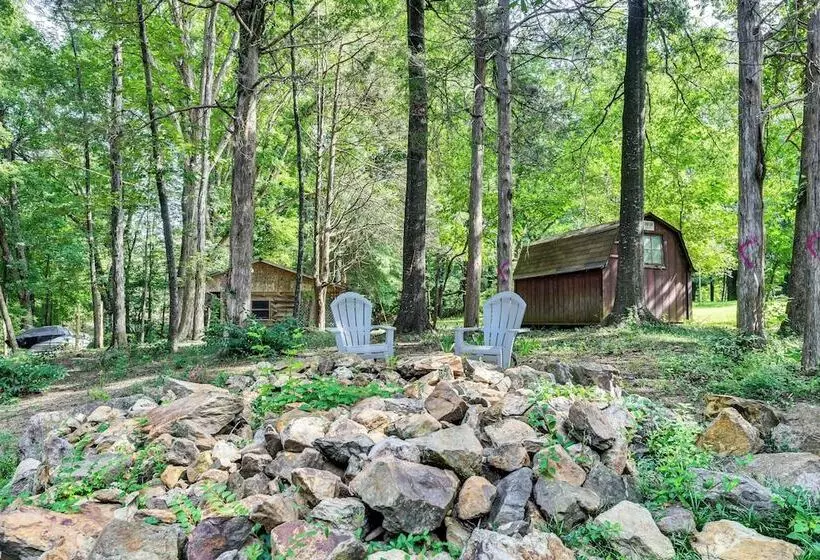 Woodsy Concord Retreat ~ 11 Mi To Nascar!