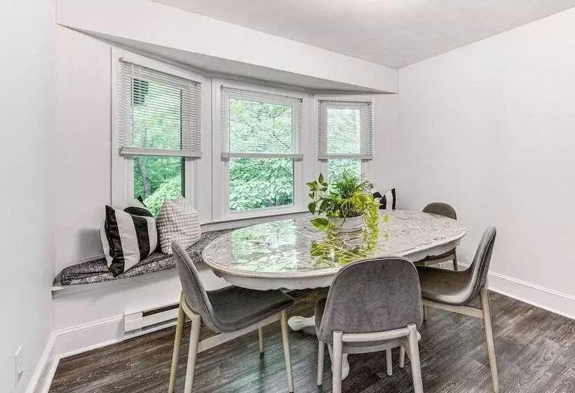 Woodsy Concord Retreat ~ 11 Mi To Nascar!