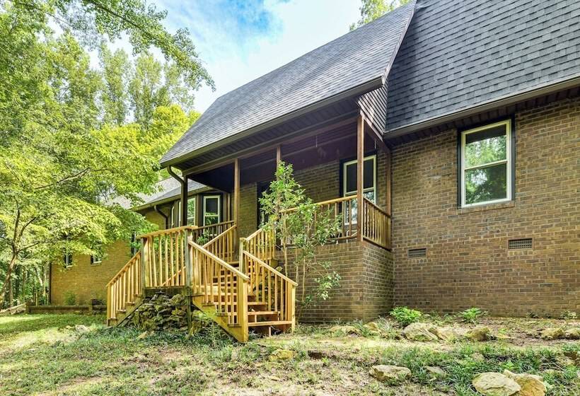 Woodsy Concord Retreat ~ 11 Mi To Nascar!