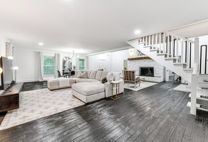 Woodsy Concord Retreat ~ 11 Mi To Nascar!