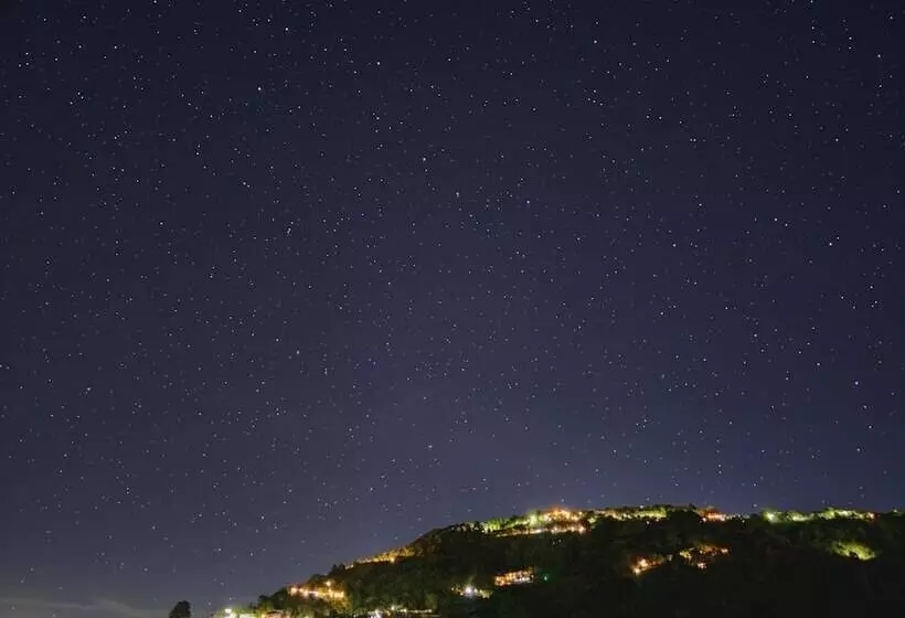تختخواب و صبحانه Cingjing Morning Star