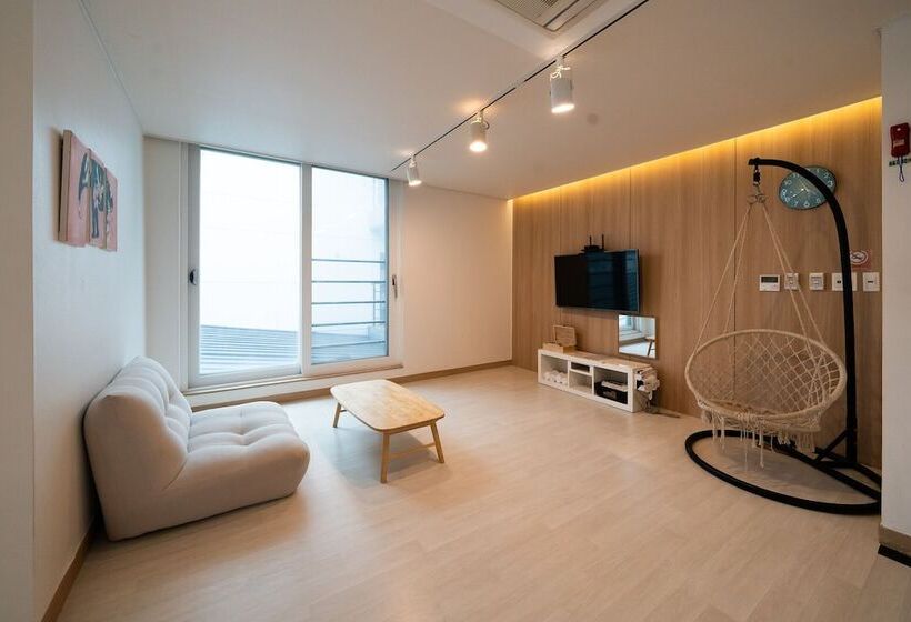 Carrot Ryokan Poolvilla