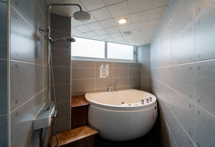 Carrot Ryokan Poolvilla