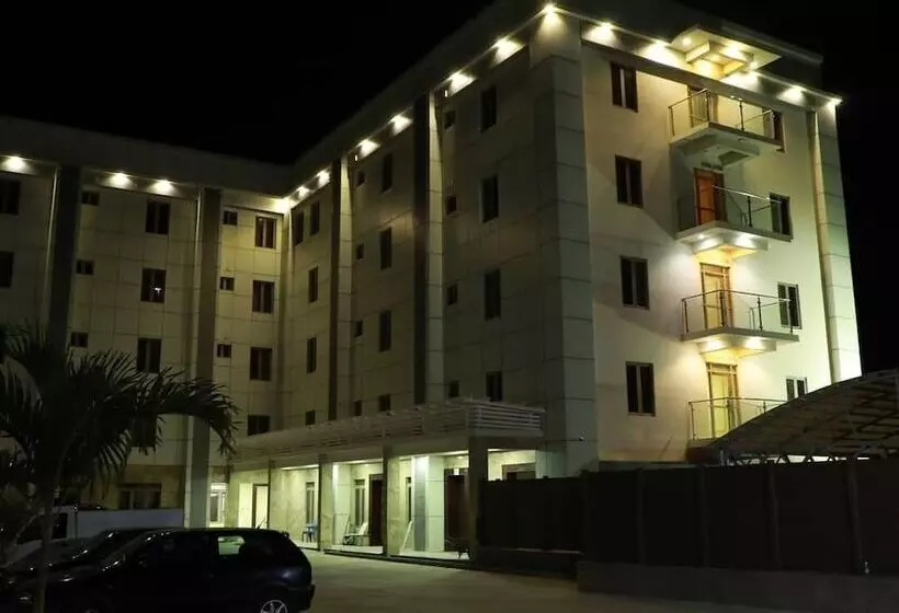 Elegant Hotel & Suites By City Green