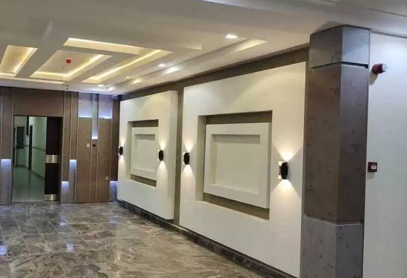 Elegant Hotel & Suites By City Green