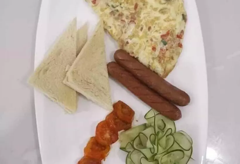 Elegant Hotel & Suites By City Green